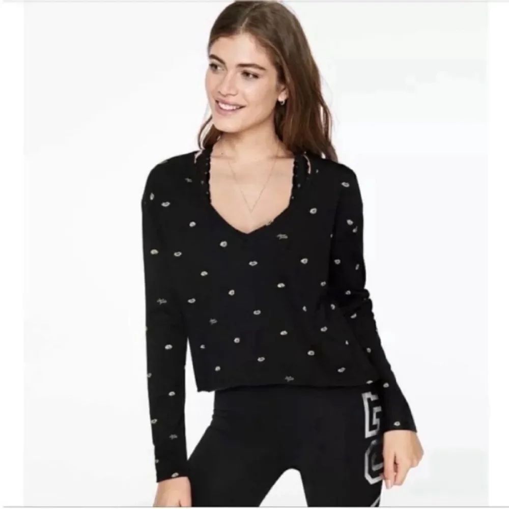 VICTORIA’S SECRET PINK | Lip Kiss Print Black Long Sleeve Tee Women’s Size Small